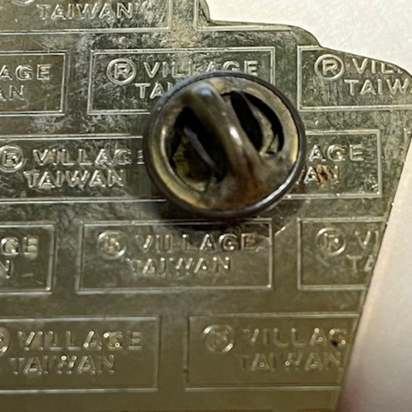 Tahoe Valley Lions Club Playing Cards Hat Lapel Tack Pin 2.5"x 2" - Picture 8 of 10